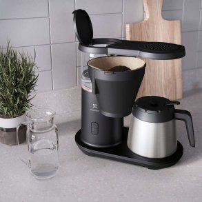 Electrolux Explore 7 Kaffemaskine m. Termokande og Aromafunktion 1,1 L, Granite Black