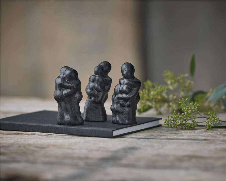 Mors Skulptur Krligheden Bor i Os H8,5 cm, Sort