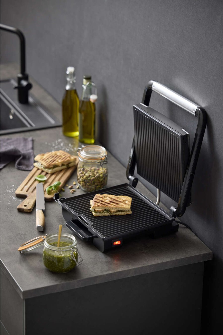 HOLM Paninigrill 2000W, Slv/Sort