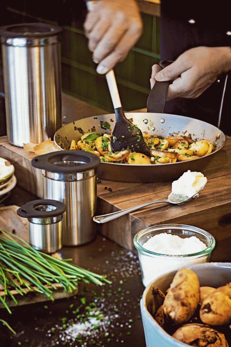 Rösle Aufbewahrungsbox mit Deckel 1,5 l, Stahl/Klar/Schwarz