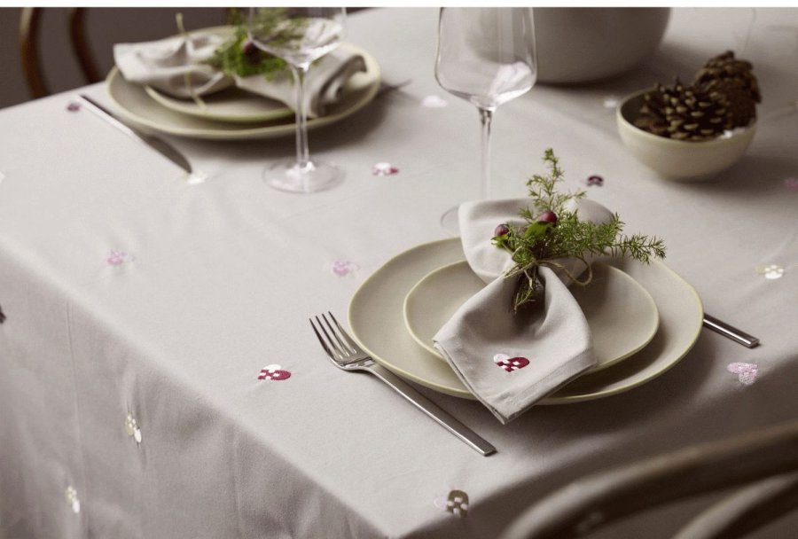 Sdahl Christmas Hearts Embroidery Weihnachtstischdecke 180 cm, Rose