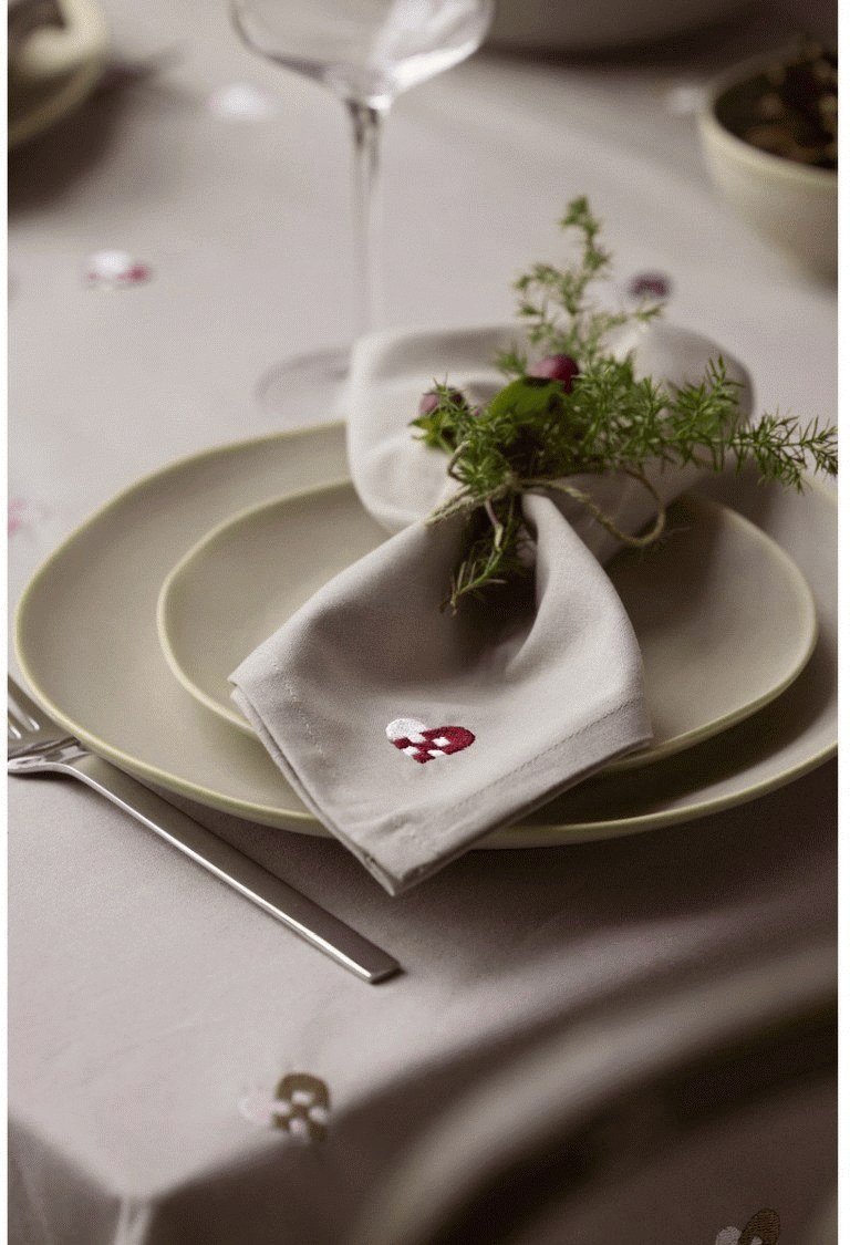 Sdahl Christmas Hearts Embroidery Stoffservietten 4er Set 40x40 cm, Dunkelrot