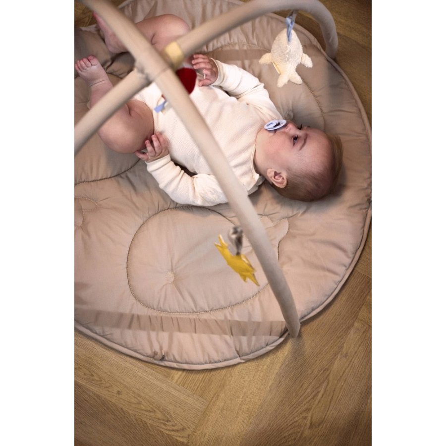 FILIBABBA Fjord Aktivittsspielteppich mit Aktivittsspielzeug  90 cm, Beige