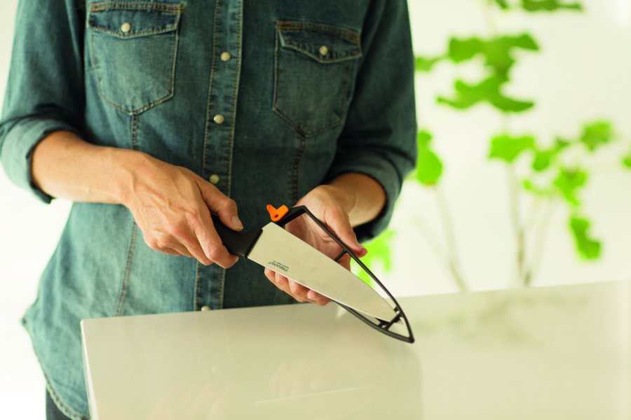 Fiskars Functional Form Kokkekniv m. beskytter 20 cm