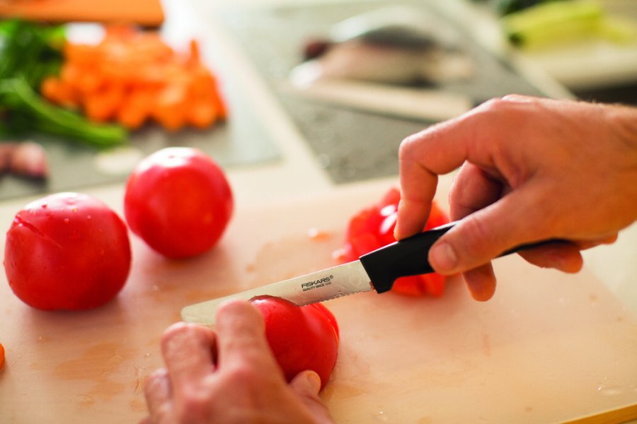 Fiskars Functional Form Tomatkniv 12 cm
