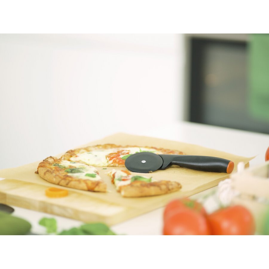 Fiskars Functional Form Pizza-Schneiderad