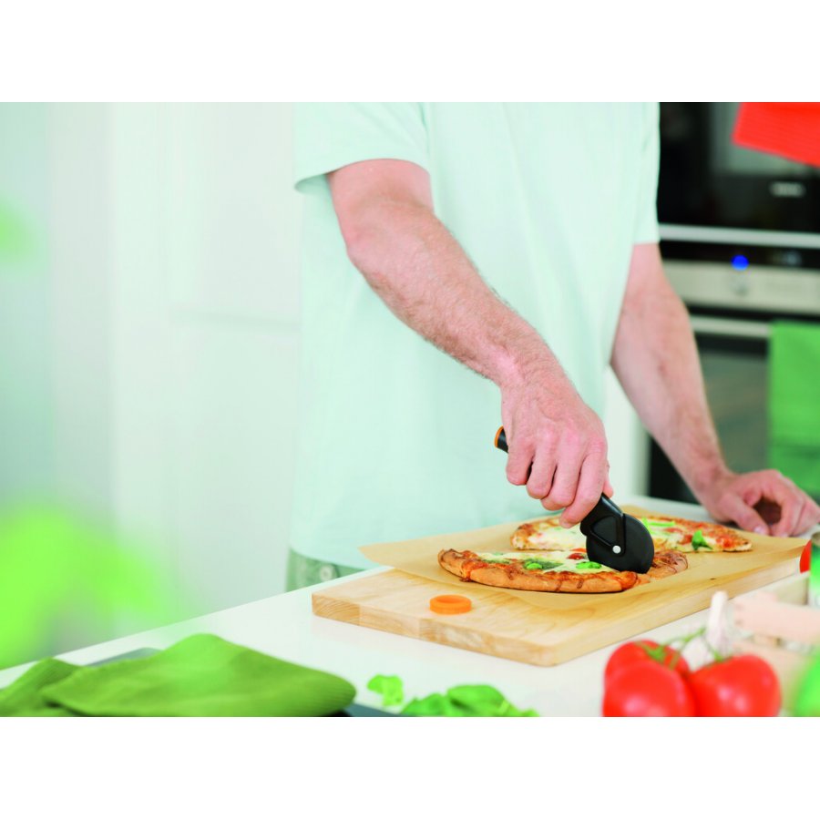 Fiskars Functional Form Pizza-Schneiderad