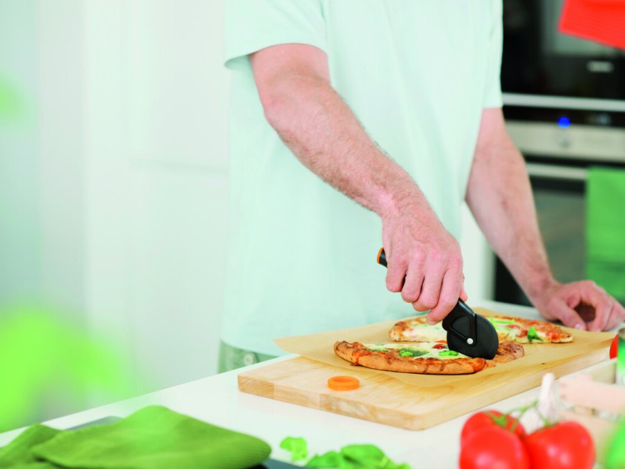 Fiskars Functional Form Pizza-Schneiderad