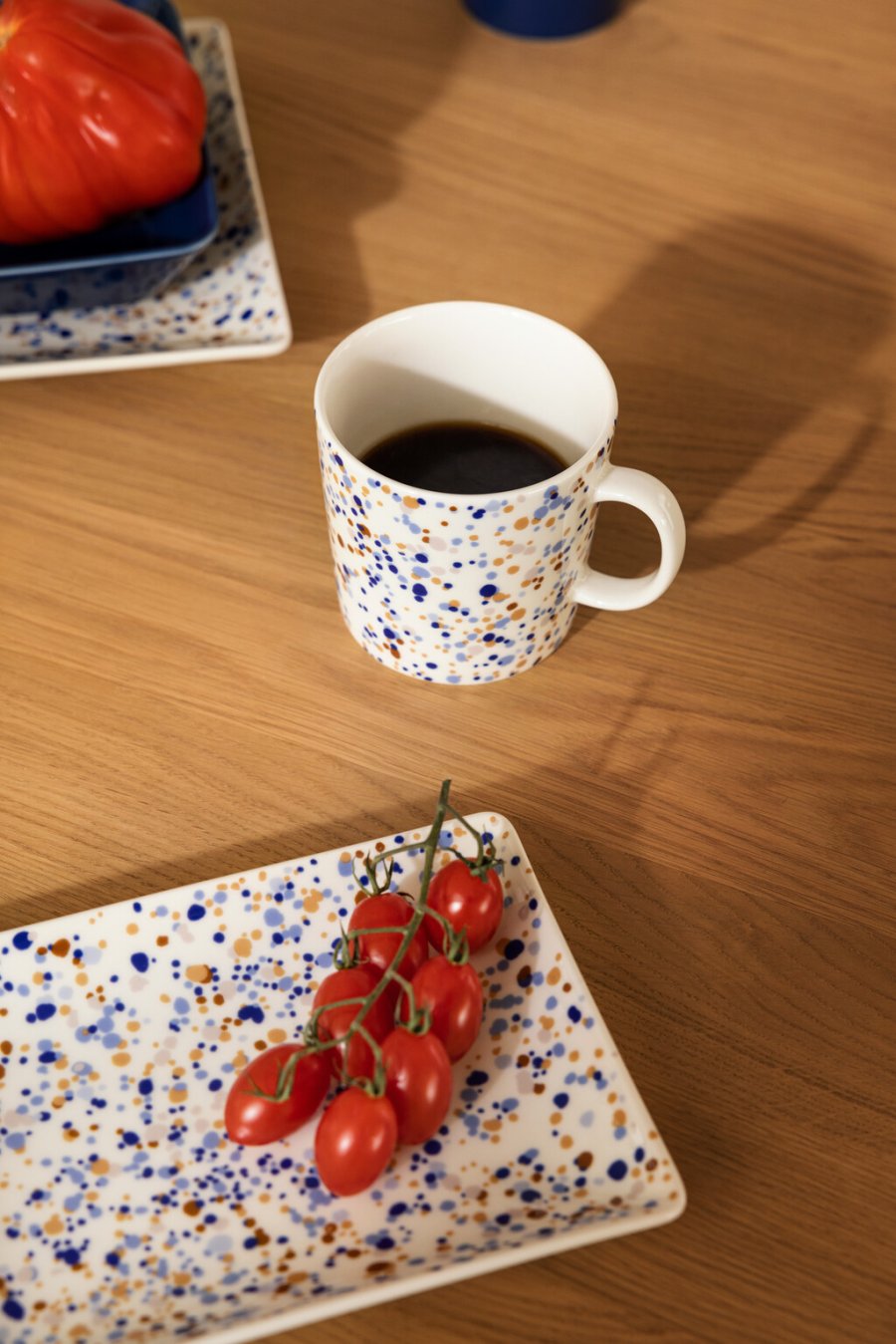 Iittala Oiva Toikka Becher 30 cl, Helle Blau-Braun