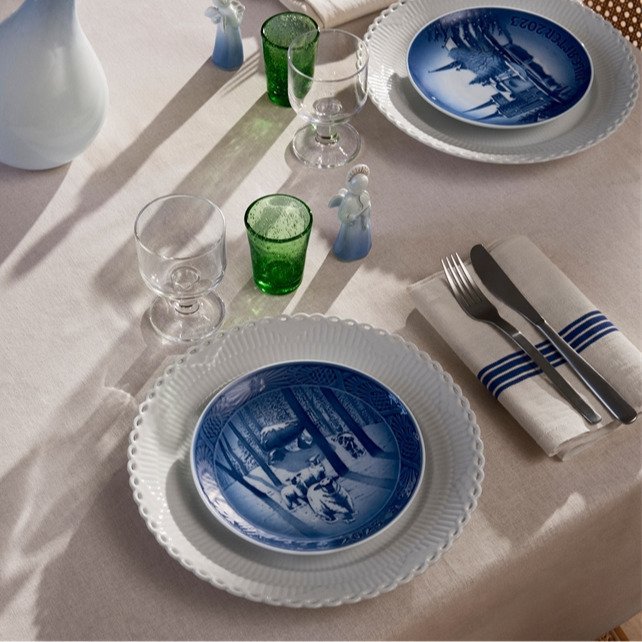 Royal Copenhagen Engel med Salmebog 2023