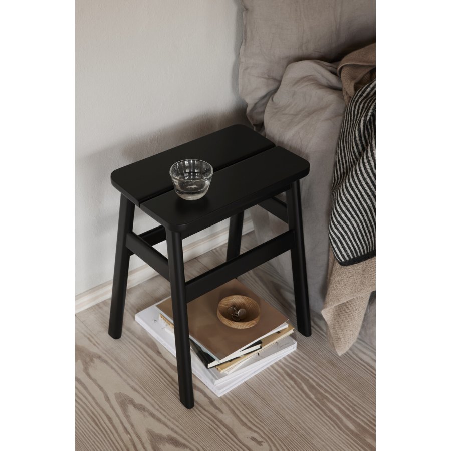 Form & Refine Angle Standard Hocker 45 H45,5 cm, Buche schwarz gebeizt