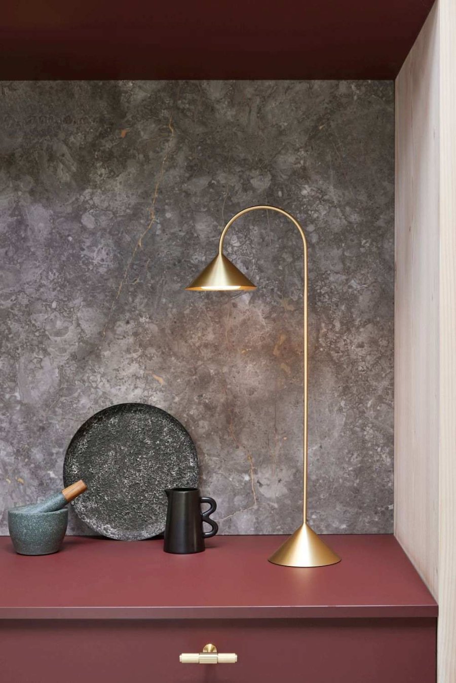 Frandsen Grasp Tr�dl�s Bordlampe LED H72 cm, Solid Kobber