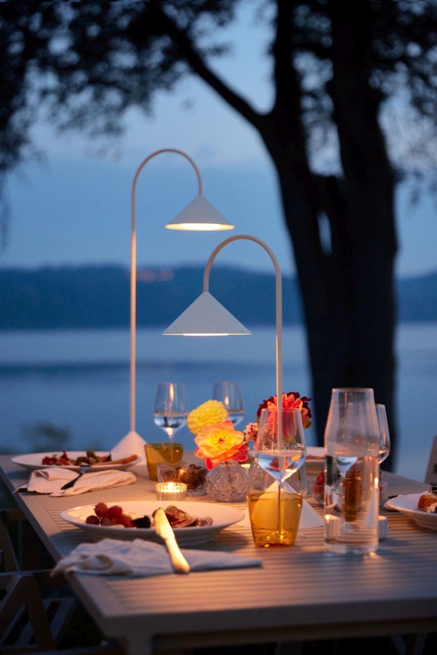 Frandsen Grasp Tr�dl�s Bordlampe LED H47 cm, Mat Hvid
