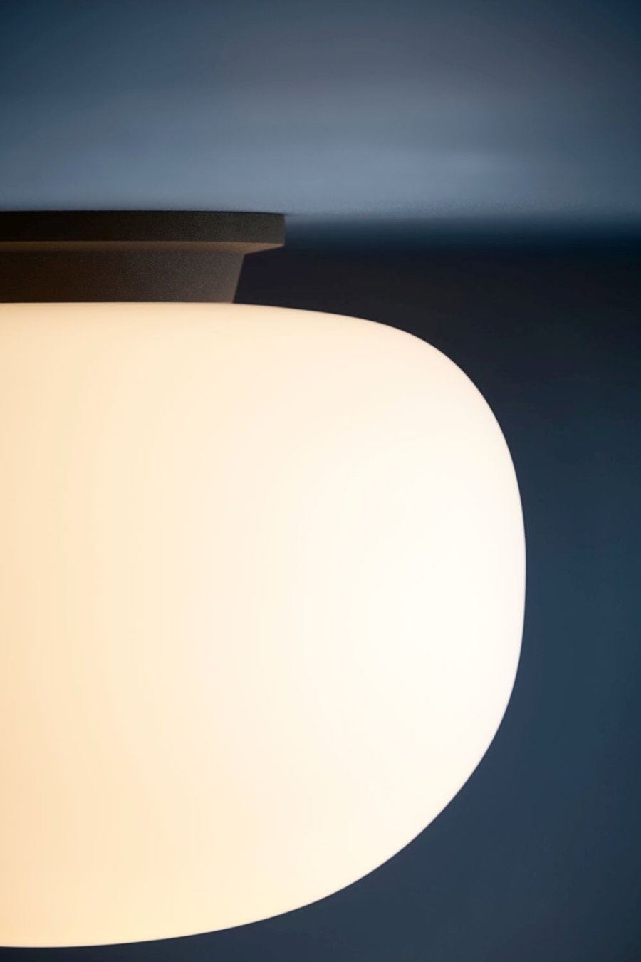 Frandsen Supernate Loftlampe �28 cm, Opalhvid/Sort