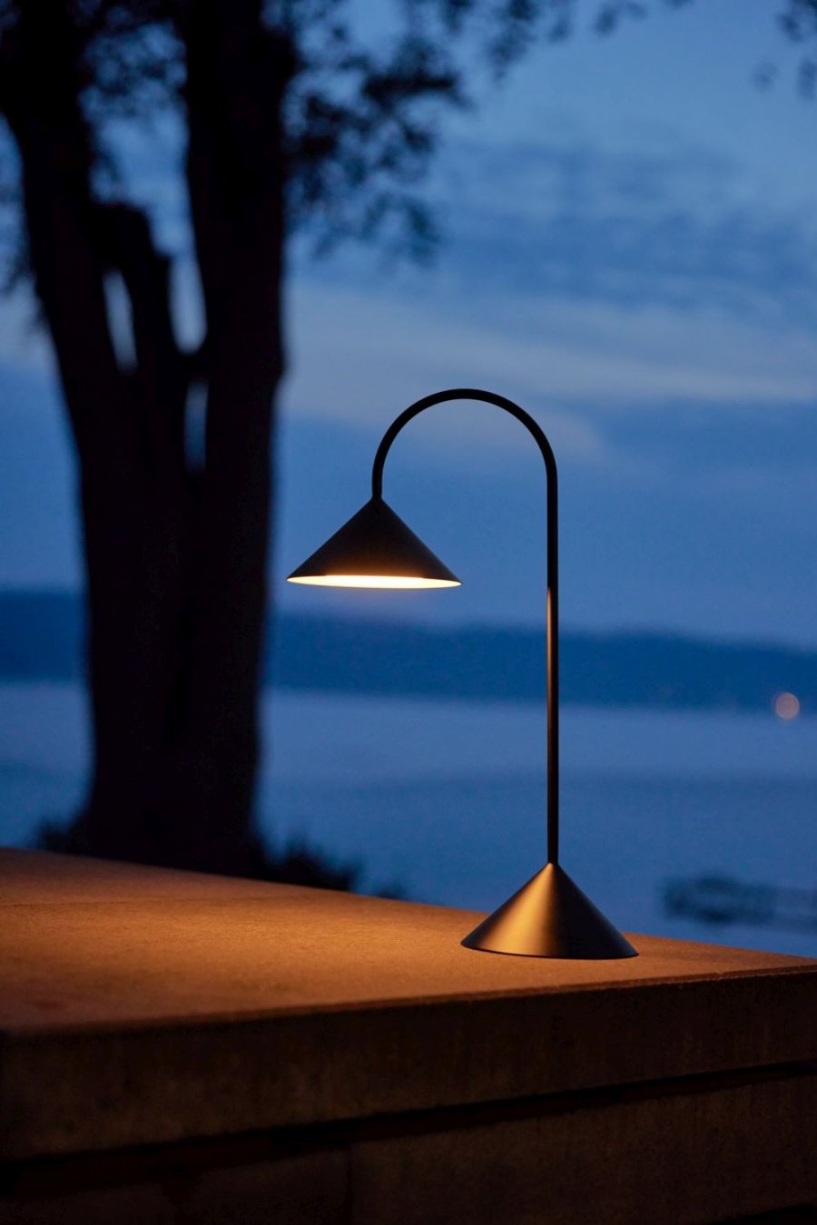 Frandsen Grasp Tr�dl�s Bordlampe LED H47 cm, Mat Sort