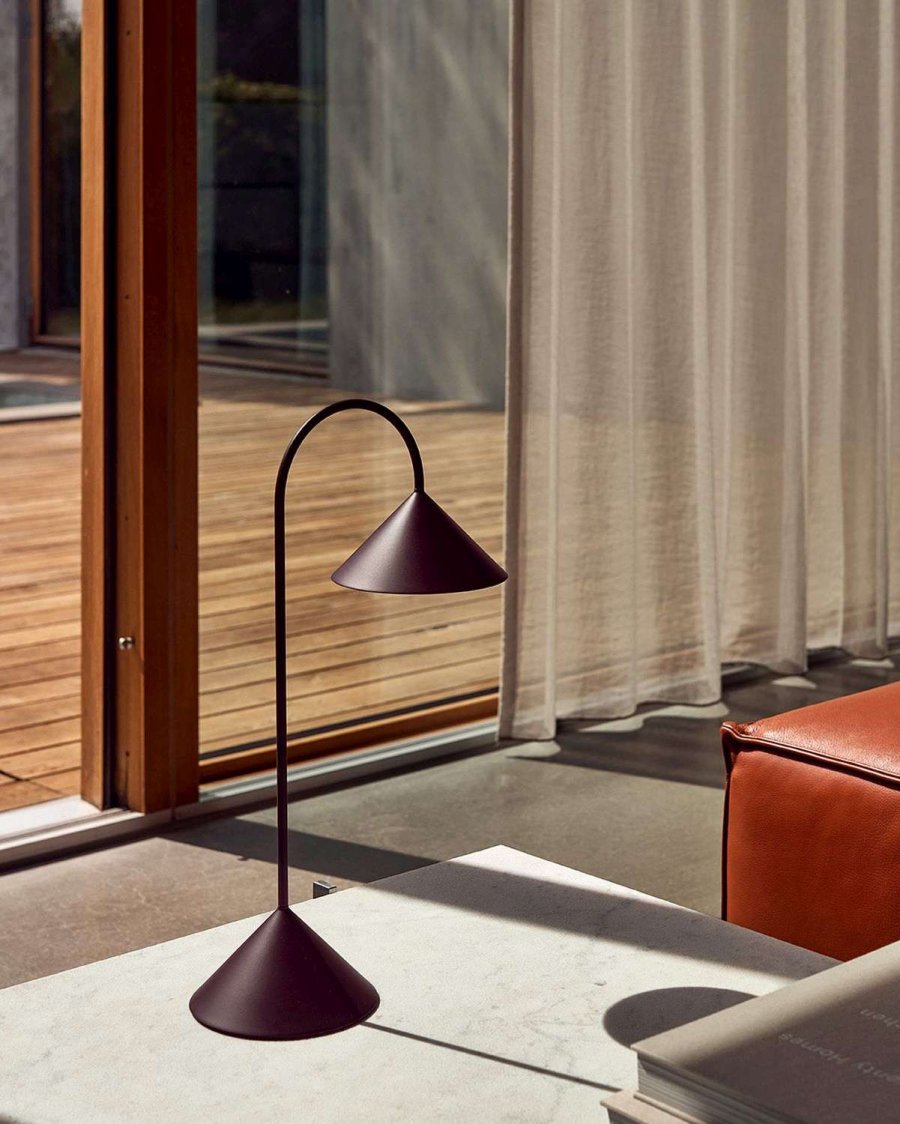 Frandsen Grasp Tr�dl�s Bordlampe LED H47 cm, Matte Beetroot