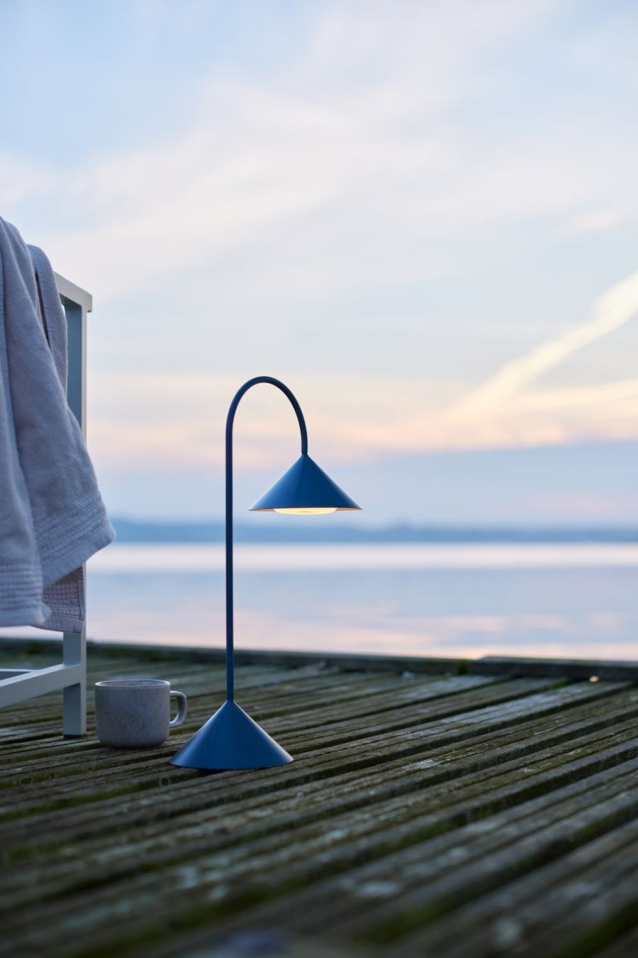 Frandsen Grasp Tr�dl�s Bordlampe LED H47 cm, Matte Petroleum
