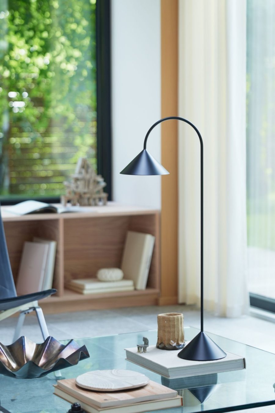 Frandsen Grasp Tr�dl�s Bordlampe LED H72 cm, Mat Sort