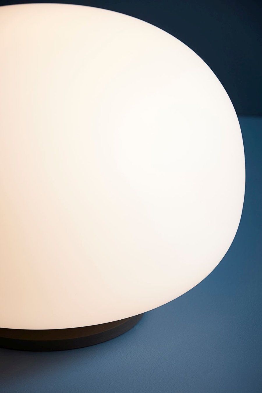 Frandsen Supernate Bordlampe �38 cm, Opalhvid/Sort