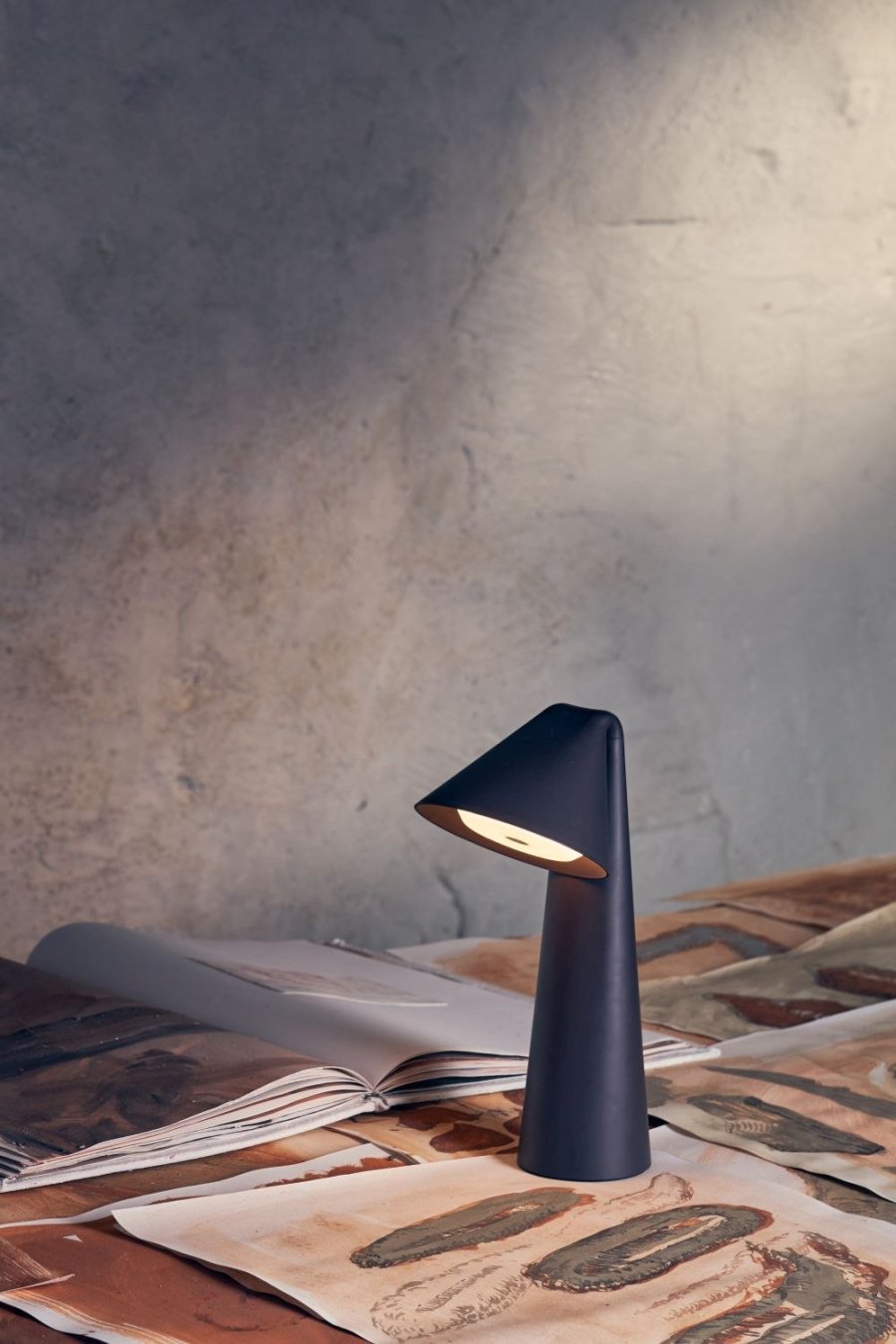 Frandsen Ami Tr�dl�s Bordlampe LED H31,6, Chocolate Clay