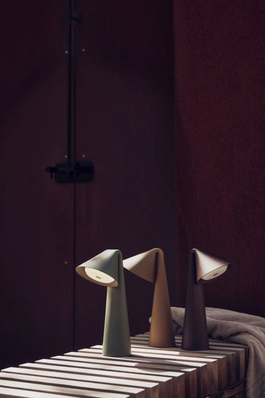 Frandsen Ami Tr�dl�s Bordlampe LED H31,6, Chocolate Clay