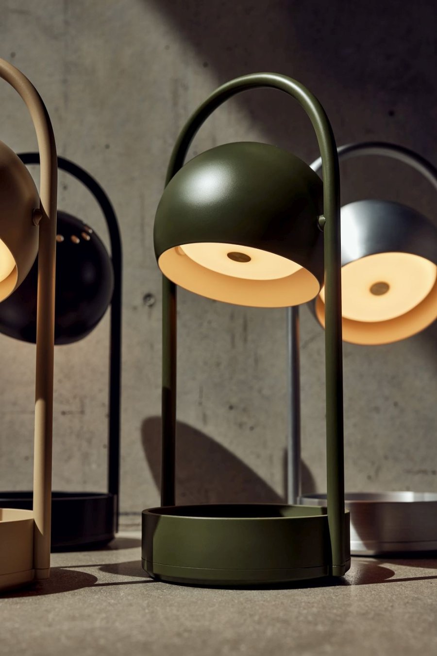 Frandsen Ball Tr�dl�s Bordlampe LED H32 cm, Olive Green