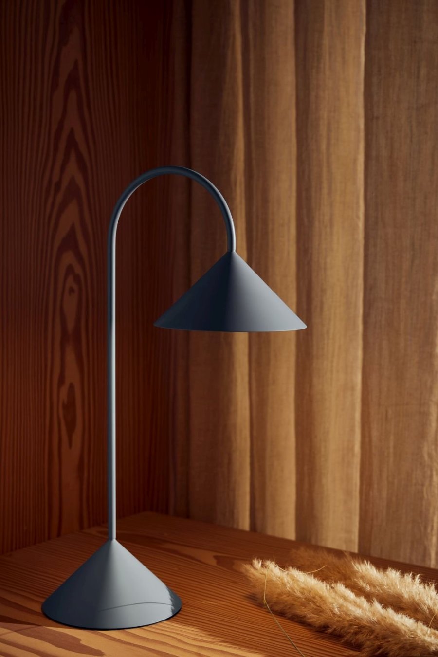Frandsen Grasp Tr�dl�s Bordlampe LED H47 cm, Skyway Blue