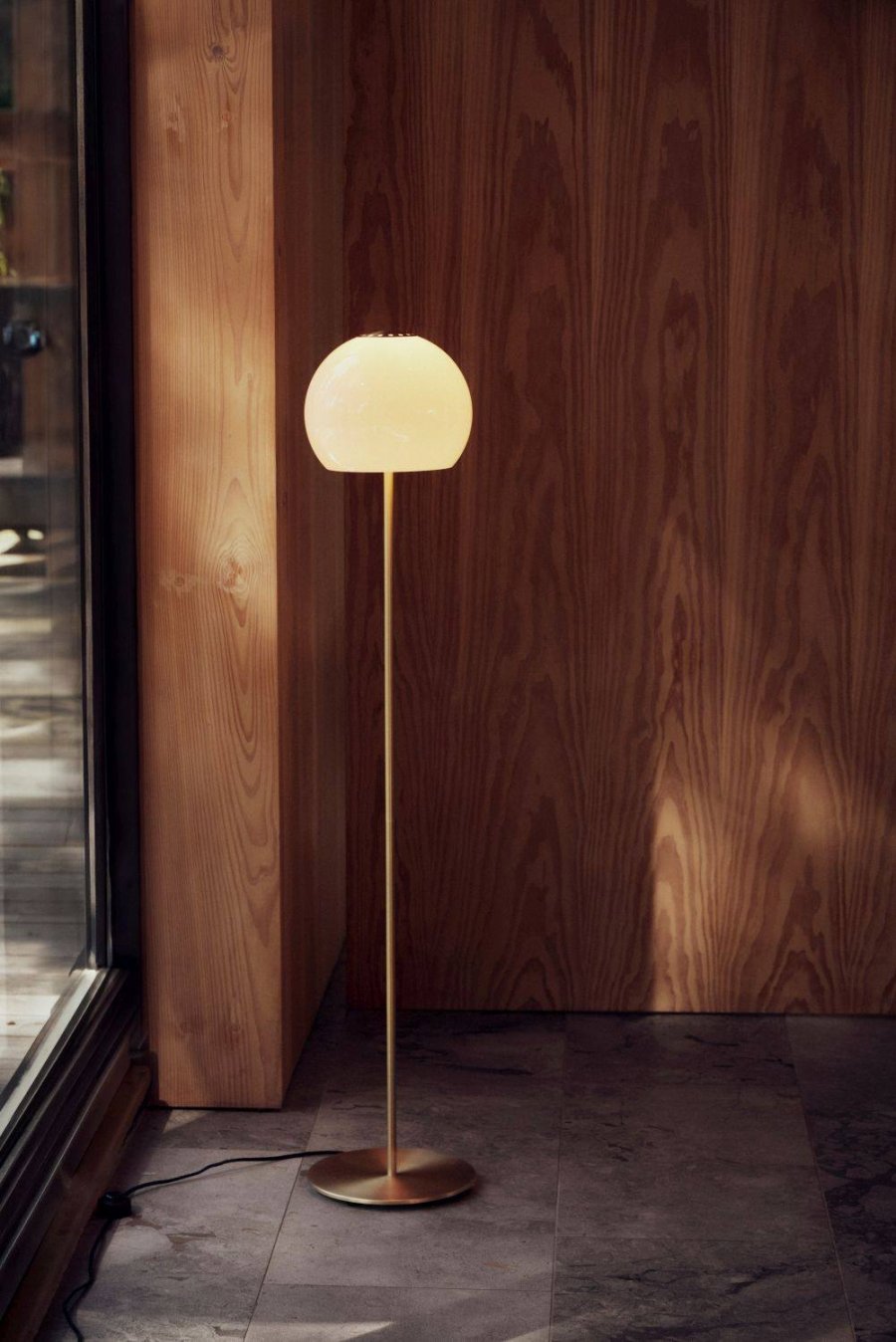 Frandsen Ball Glas Gulvlampe H130 cm, Sand Grey