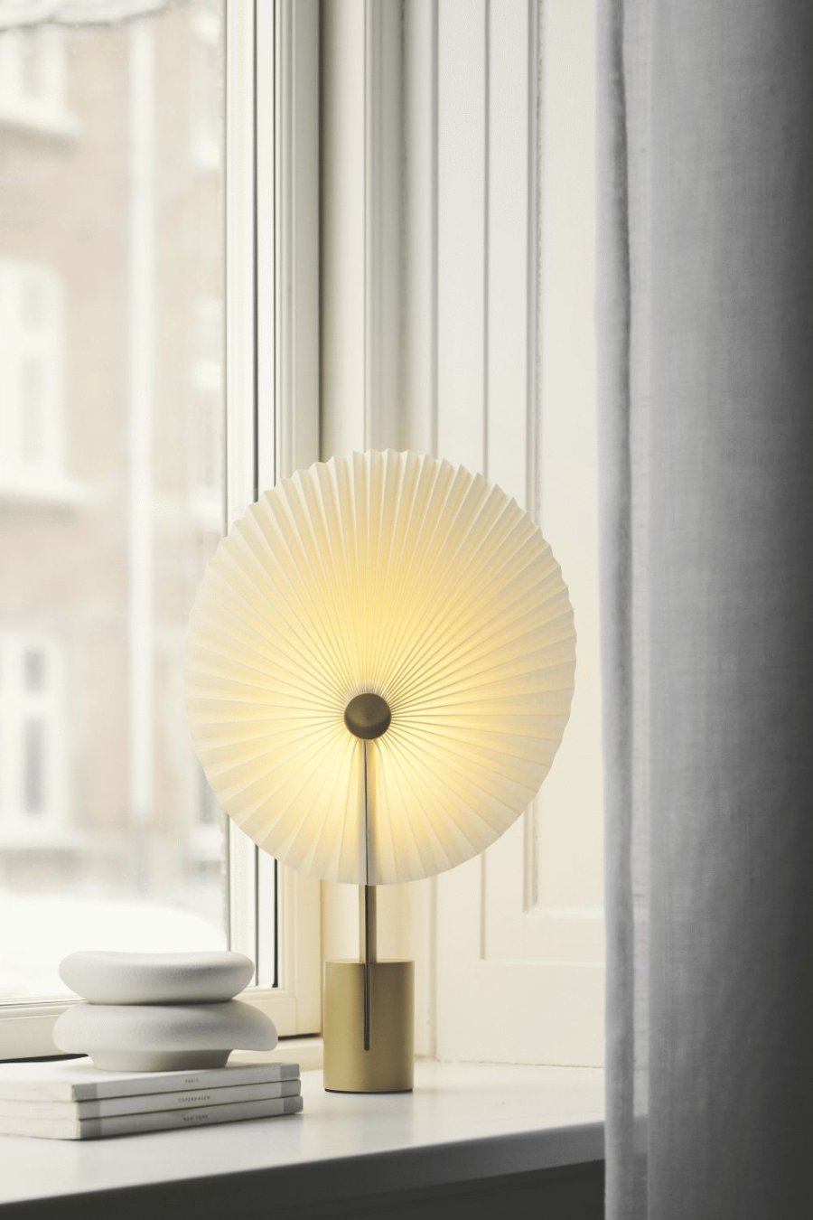 GEJST Liris Akku-Tischlampe H45 cm, Messing