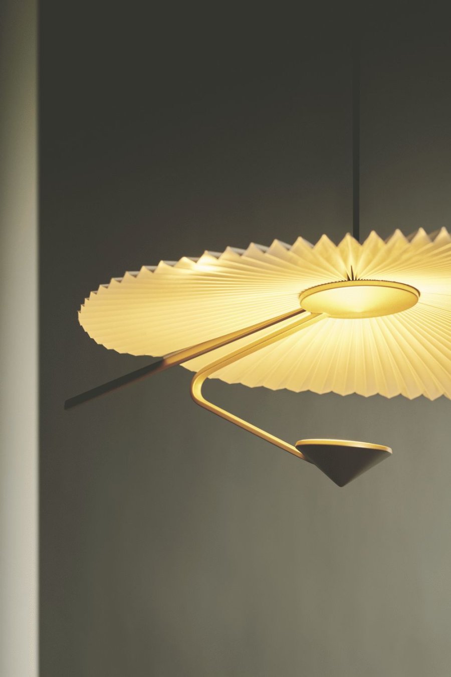 GEJST Liris Pendelleuchte 70 cm, Messing