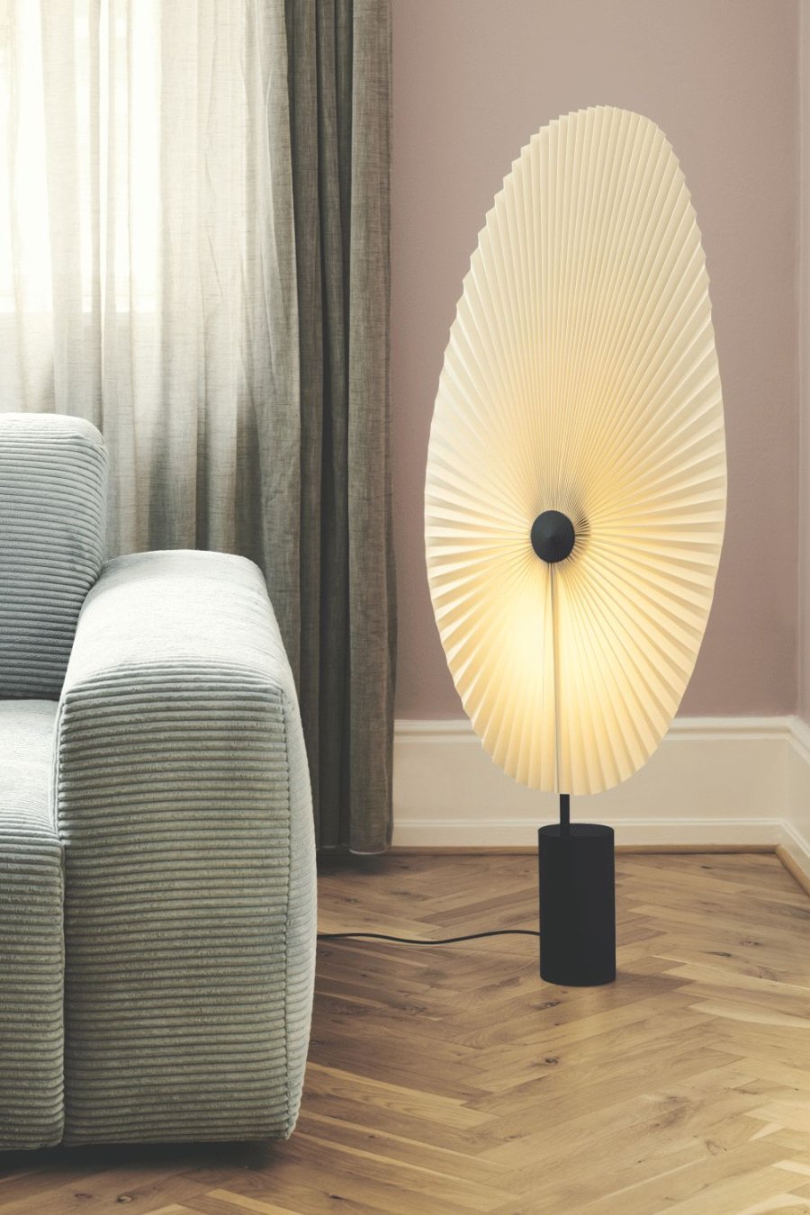 GEJST Liris Stehlampe H118 cm, Schwarz