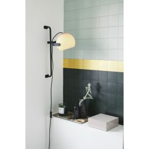 Halo Design D.C Opalic Væglampe Ø18 cm, Opal/Sort Eg