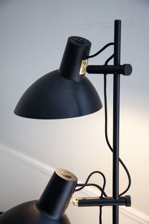 Halo Design Metropole Stehlampe 2 Arme H150 cm, Schwarz