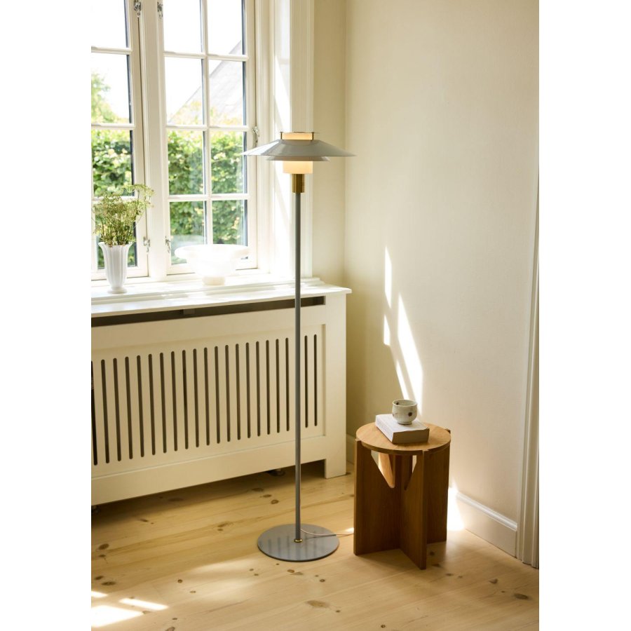Halo Design Rivoli Stehlampe H145 cm, Hellgrau