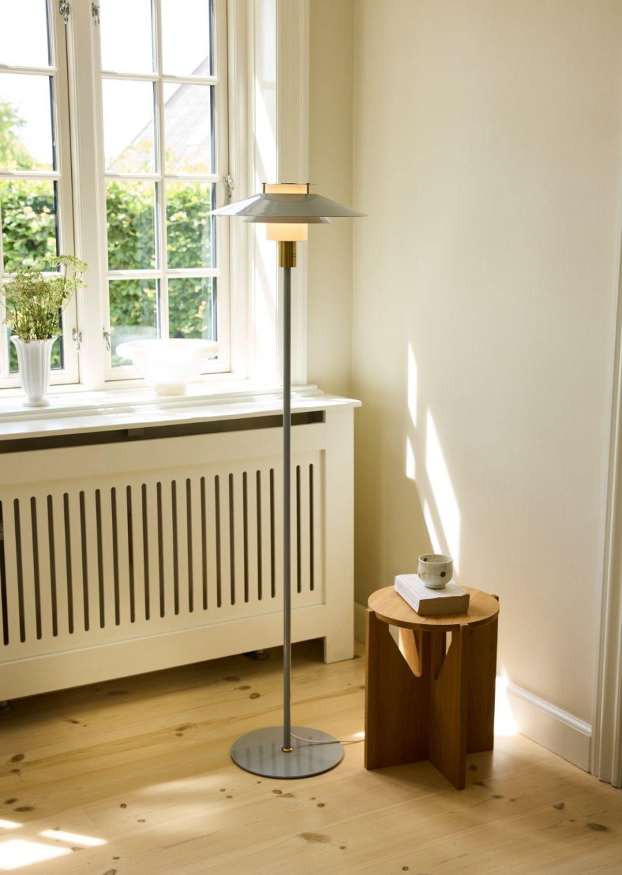 Halo Design Rivoli Stehlampe H145 cm, Hellgrau