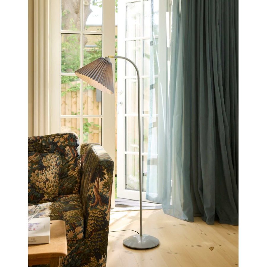 Halo Design Medina Stehlampe H134,5 cm, Grau