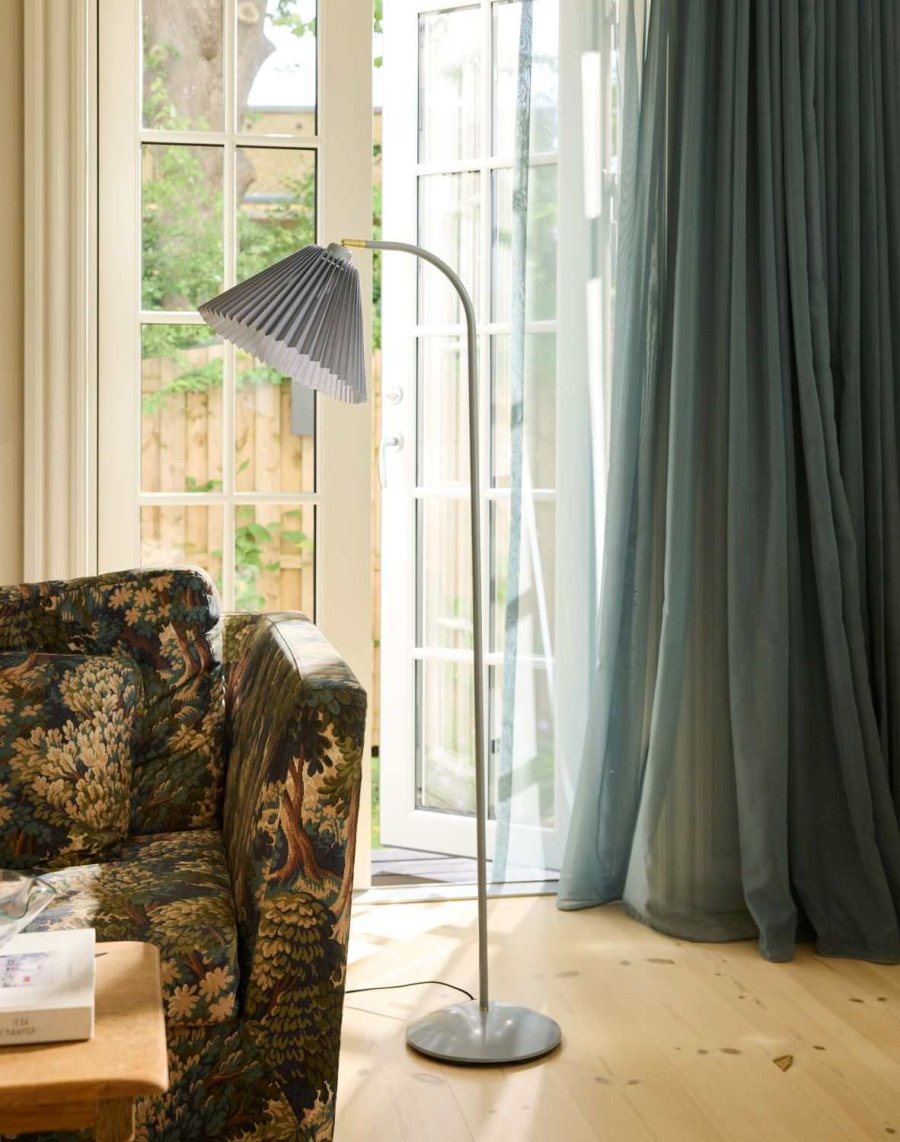 Halo Design Medina Stehlampe H134,5 cm, Grau
