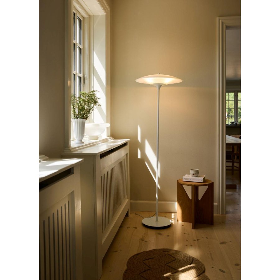 Halo Design Baroni Stehlampe H150 cm, Creme