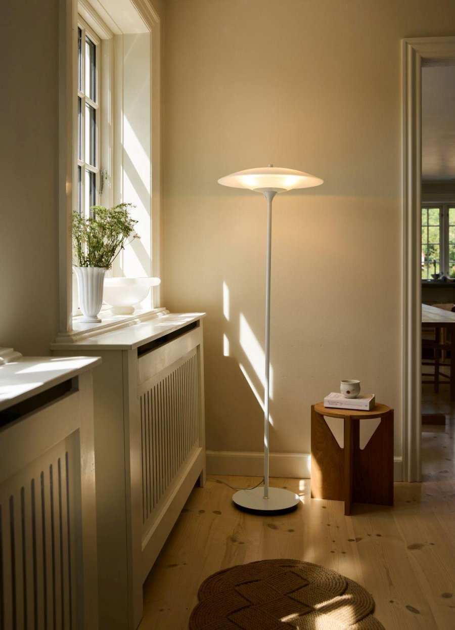 Halo Design Baroni Stehlampe H150 cm, Creme