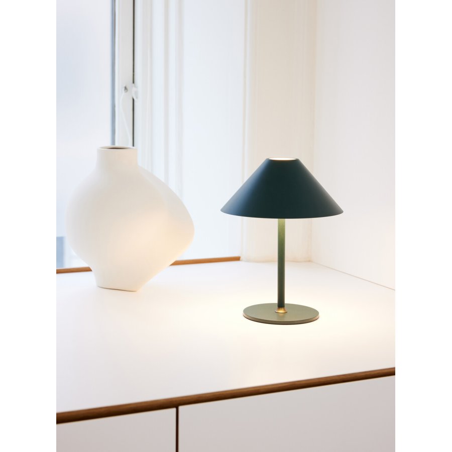 Halo Design Hygge Tragbare Batterie Tischlampe LED H25 cm, Tiefgrn