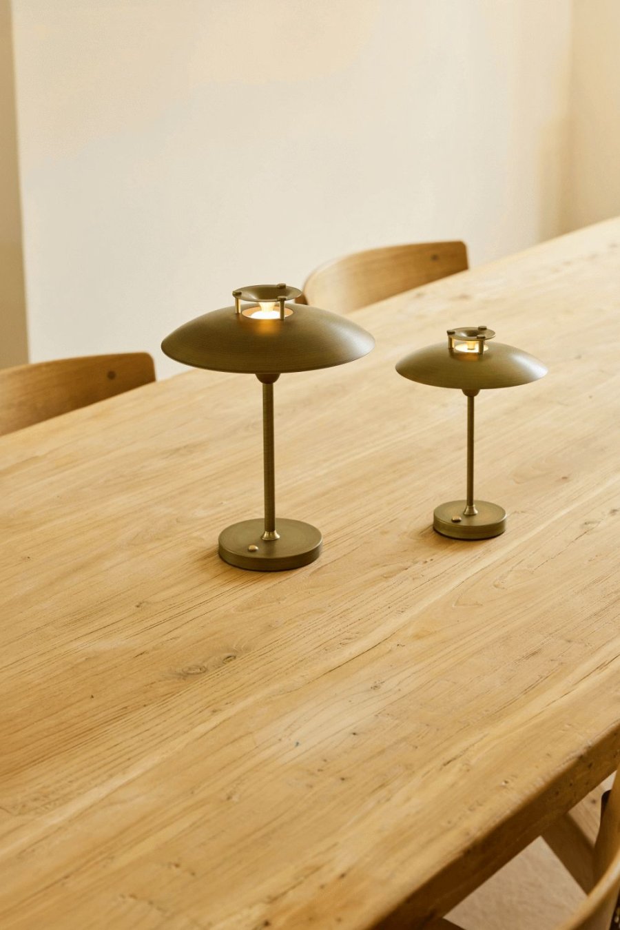 Halo Design Mini Stepp 1-2-6 Kabellose Tischlampe LED H23 cm, Antikes Messing