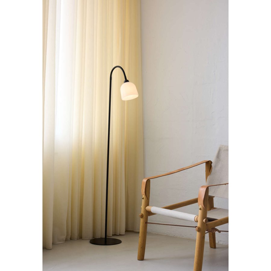 Halo Design Glow Gulvlampe H130 cm, Sort/Opal