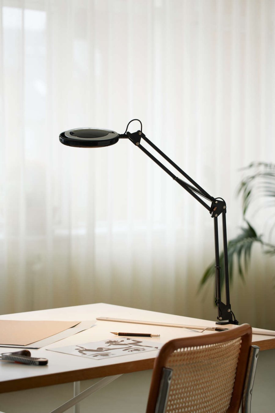 Halo Design Magni Clipslampe LED H50 cm, Sort