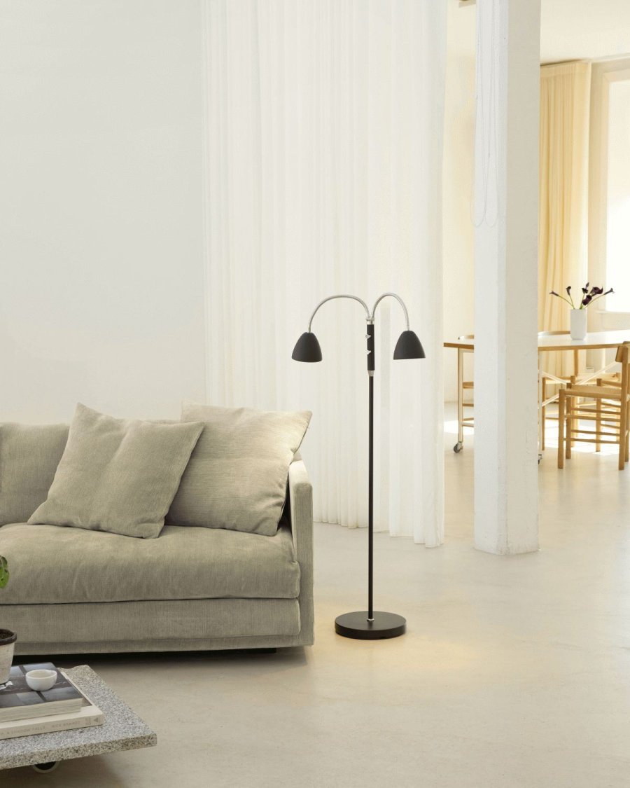 Halo Design Room Stehlampe mit 2 Armen LED H140 cm, Schwarz