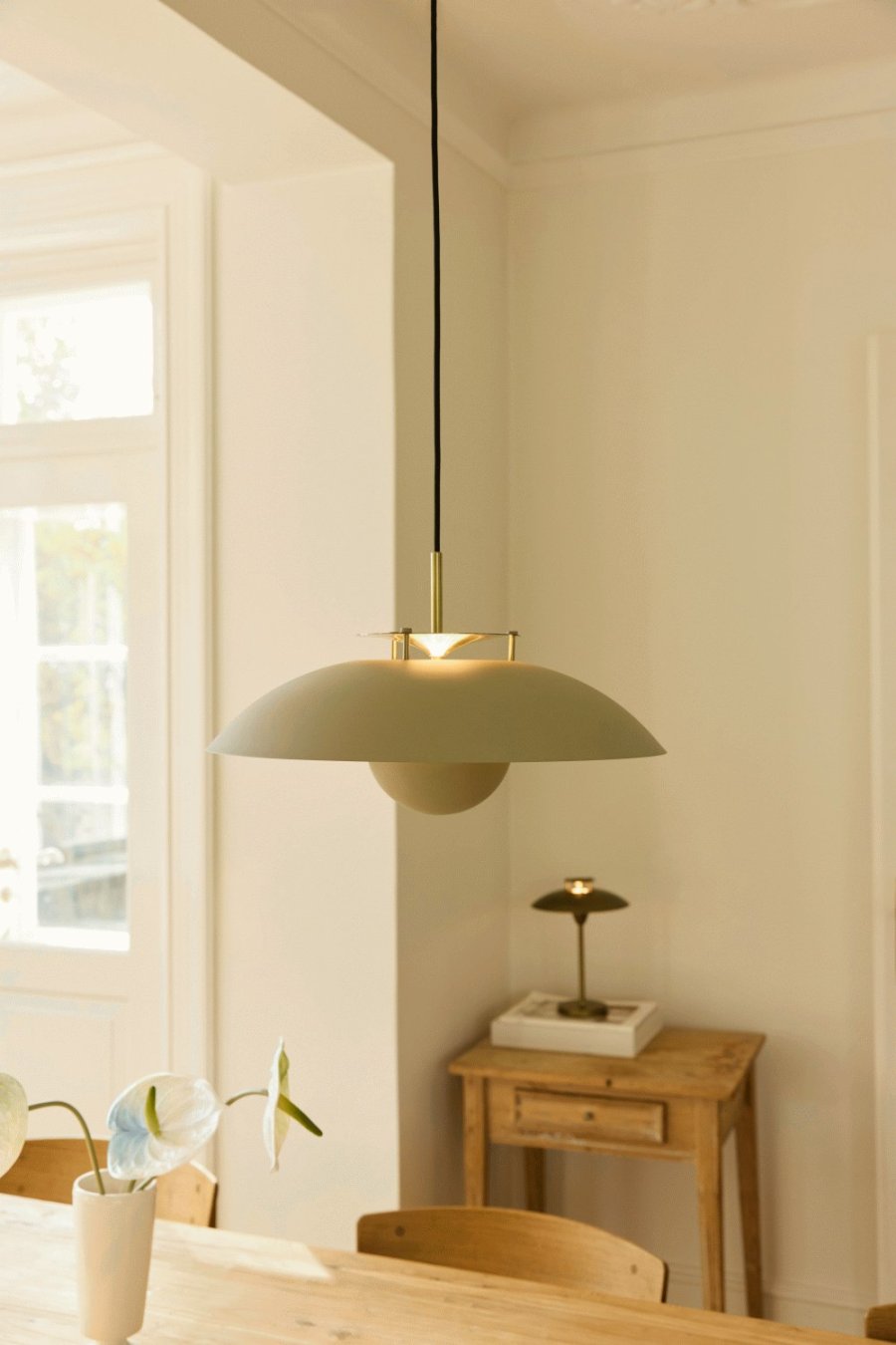 Halo Design Stepp Pendelleuchte LED 46 cm, Creme