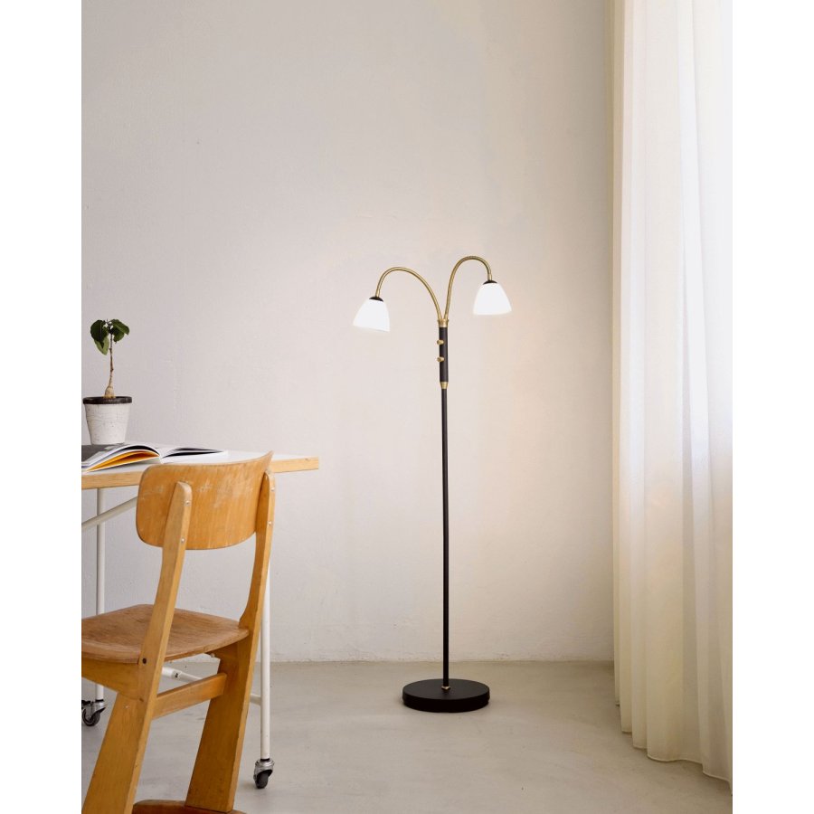 Halo Design Lucid Stehlampe mit 2 Armen LED H140 cm, Schwarz/Antik