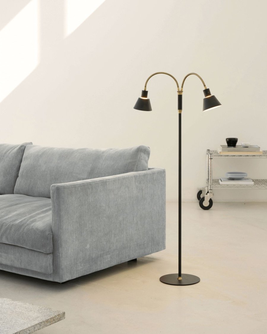 Halo Design Space Stehlampe mit 2 Armen LED H150 cm, Schwarz/Antik