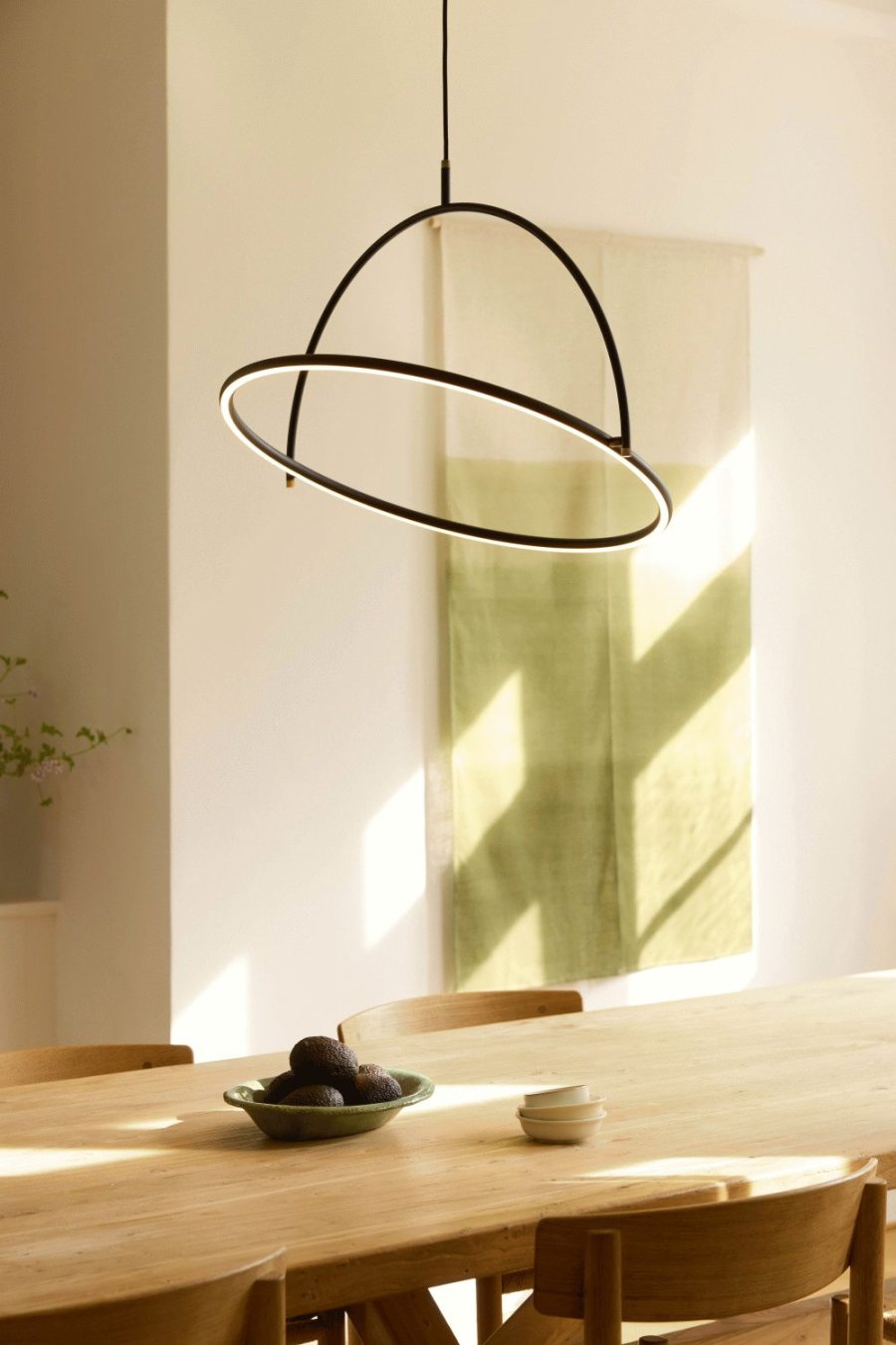 Halo Design Tilt Pendelleuchte LED 60 cm, Schwarz