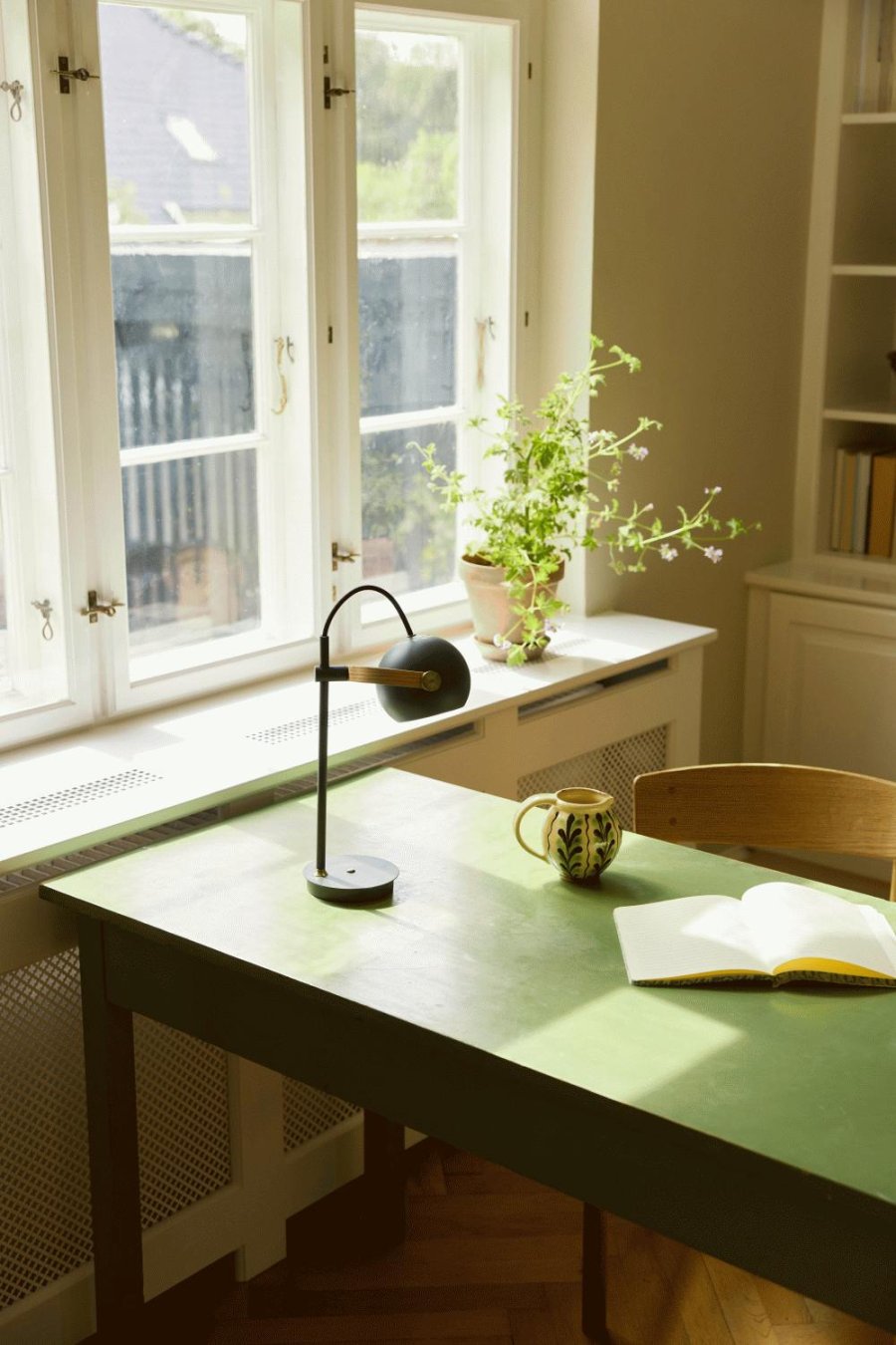 Halo Design DC Kabellose Tischlampe LED H35 cm, Dunkelgrün