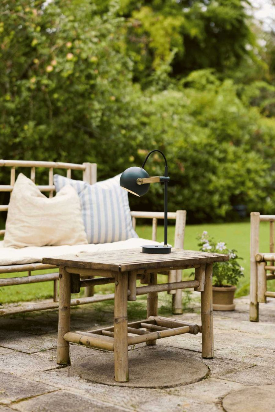 Halo Design DC Kabellose Tischlampe LED H35 cm, Dunkelgrün